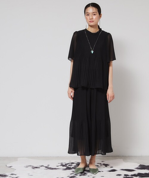 Sunauna(スーナウーナ)の「【プリーツ/フレアスリーブ】Aラインブラウス(シャツ/ブラウス・レディース・グリーン系/ライトベージュ/ブラック・40/38)」の9枚目の写真