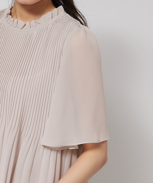 Sunauna(スーナウーナ)の「【プリーツ/フレアスリーブ】Aラインブラウス(シャツ/ブラウス・レディース・グリーン系/ライトベージュ/ブラック・40/38)」の5枚目の写真