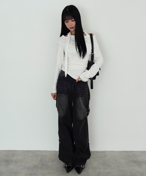 mellowneon(メロウネオン)の「リベットギャザーデニムパンツ(デニムパンツ・レディース・インディゴブルー/ブラック/ライトブルー・FREE)」の13枚目の写真