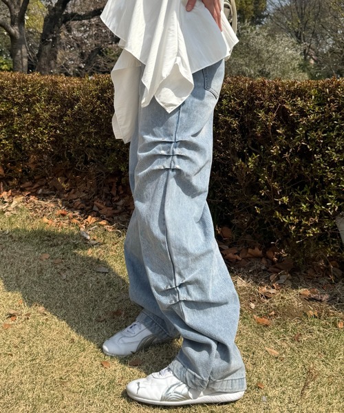 mellowneon(メロウネオン)の「リベットギャザーデニムパンツ(デニムパンツ・レディース・インディゴブルー/ブラック/ライトブルー・FREE)」の17枚目の写真