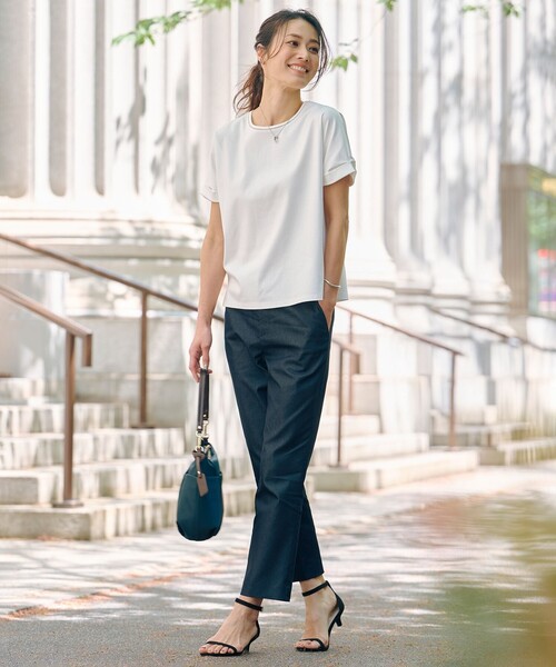 J.PRESS（ジェイプレス）の「【WEB限定カラーあり・洗える】コットンスムース ハシゴレース カットソー（Tシャツ/カットソー・レディース・ライトグレー系/ピンク系/ダークブラウン系/イエロー系/ホワイト系/ピーコックグリーン系/ネイビー系・MEDIUM/LARGE）」の8枚目の写真
