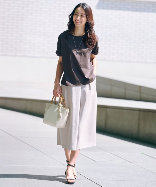 J.PRESS（ジェイプレス）の「【WEB限定カラーあり・洗える】コットンスムース ハシゴレース カットソー（Tシャツ/カットソー・レディース・ライトグレー系/ピンク系/ダークブラウン系/イエロー系/ホワイト系/ピーコックグリーン系/ネイビー系・MEDIUM/LARGE）」の10枚目の写真
