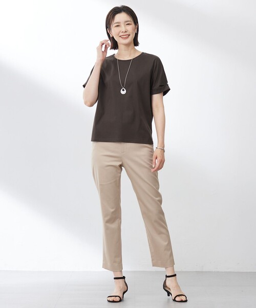 J.PRESS（ジェイプレス）の「【WEB限定カラーあり・洗える】コットンスムース ハシゴレース カットソー（Tシャツ/カットソー・レディース・ライトグレー系/ピンク系/ダークブラウン系/イエロー系/ホワイト系/ピーコックグリーン系/ネイビー系・MEDIUM/LARGE）」の18枚目の写真