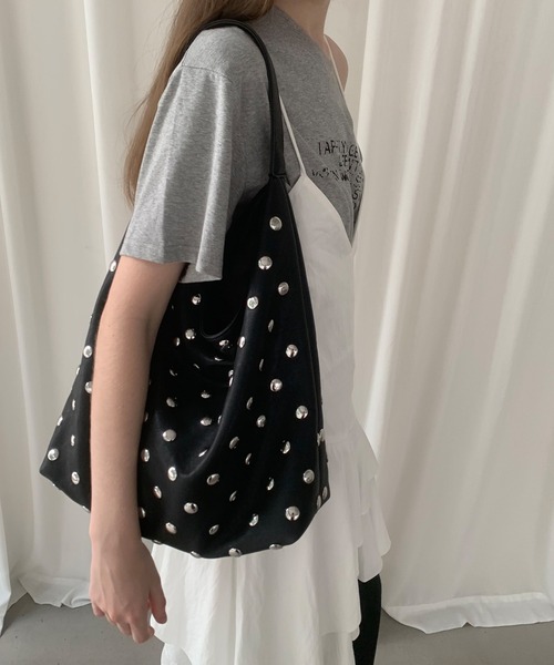 LONSLAN（ロンスラン）の「【LONSLAN】ベルト付き オフショルダー レタリングTシャツ LONW25s036（Tシャツ/カットソー・レディース・グレー/ダークネイビー/ホワイト・FREE）」の6枚目の写真