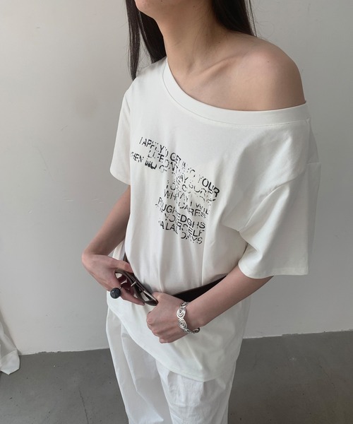 LONSLAN（ロンスラン）の「【LONSLAN】ベルト付き オフショルダー レタリングTシャツ LONW25s036（Tシャツ/カットソー・レディース・グレー/ダークネイビー/ホワイト・FREE）」の13枚目の写真