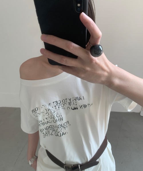 LONSLAN（ロンスラン）の「【LONSLAN】ベルト付き オフショルダー レタリングTシャツ LONW25s036（Tシャツ/カットソー・レディース・グレー/ダークネイビー/ホワイト・FREE）」の10枚目の写真