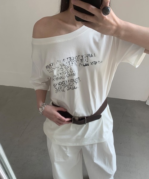 LONSLAN（ロンスラン）の「【LONSLAN】ベルト付き オフショルダー レタリングTシャツ LONW25s036（Tシャツ/カットソー・レディース・グレー/ダークネイビー/ホワイト・FREE）」の14枚目の写真