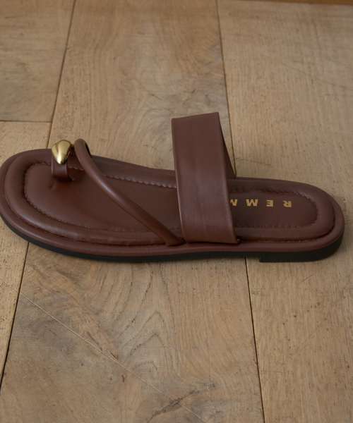 Rouge vif(ルージュヴィフ)の「【REMME/レメ】サムリングフラットサンダル(パンプス・レディース・ブラック/ブラウン・37/38/36)」の15枚目の写真