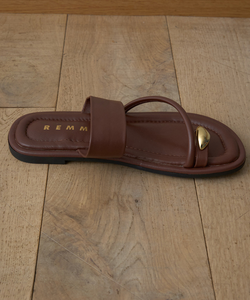 Rouge vif(ルージュヴィフ)の「【REMME/レメ】サムリングフラットサンダル(パンプス・レディース・ブラック/ブラウン・37/38/36)」の14枚目の写真