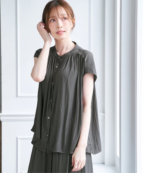 ikka(イッカ)の「【セットアップ対応】カッセンギャザーフレンチ袖ブラウス(シャツ/ブラウス・レディース・モカ/チャコールグレー/ブルー・M/L/S)」の4枚目の写真