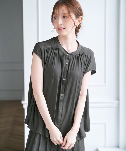 ikka(イッカ)の「【セットアップ対応】カッセンギャザーフレンチ袖ブラウス(シャツ/ブラウス・レディース・モカ/チャコールグレー/ブルー・M/L/S)」の5枚目の写真