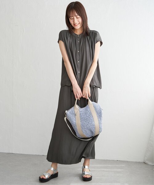 ikka(イッカ)の「【セットアップ対応】カッセンギャザーフレンチ袖ブラウス(シャツ/ブラウス・レディース・モカ/チャコールグレー/ブルー・M/L/S)」の13枚目の写真