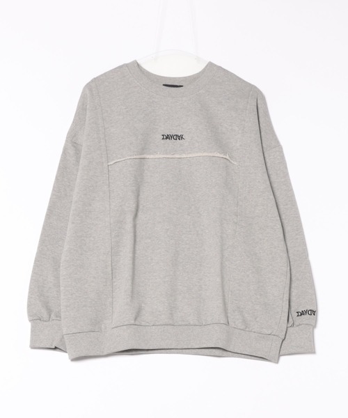 DAYDAY(デイデイ)の「ナショナルロゴクルーネックスウェット(スウェット・レディース・ネイビー/グレー・M/L/XL)」の3枚目の写真