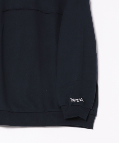 DAYDAY(デイデイ)の「ナショナルロゴクルーネックスウェット(スウェット・レディース・ネイビー/グレー・M/L/XL)」の6枚目の写真