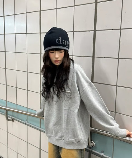 DAYDAY(デイデイ)の「ナショナルロゴクルーネックスウェット(スウェット・レディース・ネイビー/グレー・M/L/XL)」の9枚目の写真