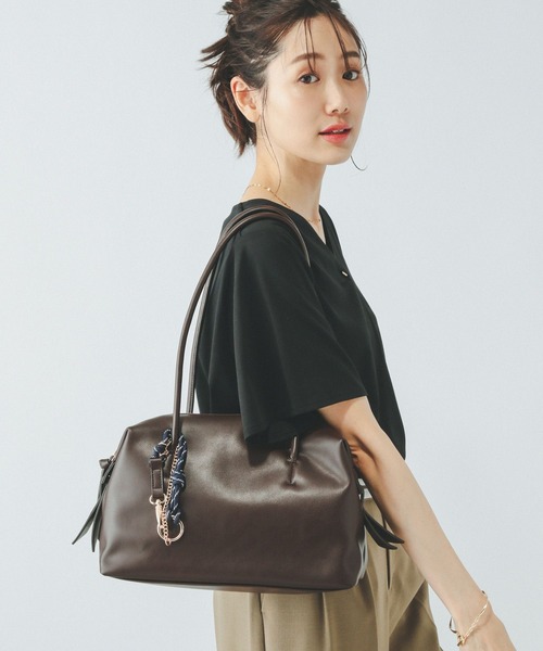 GLOBAL WORK（グローバルワーク）の「スペ軽チャーム付きボストン/495720（ボストンバッグ・レディース・ブラック/ベージュ/ブラウン/ホワイト系その他/ワインレッド/ブラウン系その他7/ライトイエロー/パープル系その他2/ブラウン系その他6/オフホワイト・ONE SIZE）」の5枚目の写真