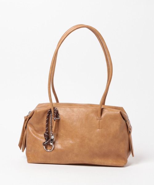 GLOBAL WORK（グローバルワーク）の「スペ軽チャーム付きボストン/495720（ボストンバッグ・レディース・ブラック/ベージュ/ブラウン/ホワイト系その他/ワインレッド/ブラウン系その他7/ライトイエロー/パープル系その他2/ブラウン系その他6/オフホワイト・ONE SIZE）」の17枚目の写真