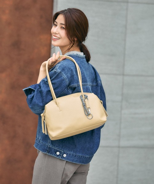 GLOBAL WORK（グローバルワーク）の「スペ軽チャーム付きボストン/495720（ボストンバッグ・レディース・ブラック/ベージュ/ブラウン/ホワイト系その他/ワインレッド/ブラウン系その他7/ライトイエロー/パープル系その他2/ブラウン系その他6/オフホワイト・ONE SIZE）」の15枚目の写真