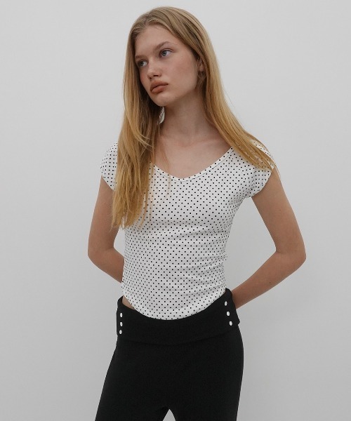 ☆韓国の人気☆【THREETIMES】☆Cut-out flap skir.t☆ ☆送料・関税込☆THREETIMES☆Cut-out flap skirt☆