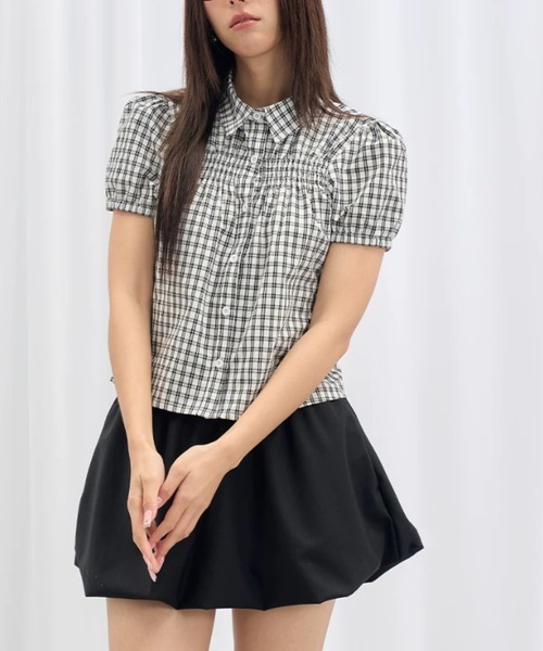 Sibra(シブラ)の「パフ袖チェックシャツブラウス(Tシャツ/カットソー・レディース・ブラック/レッド・M)」の9枚目の写真