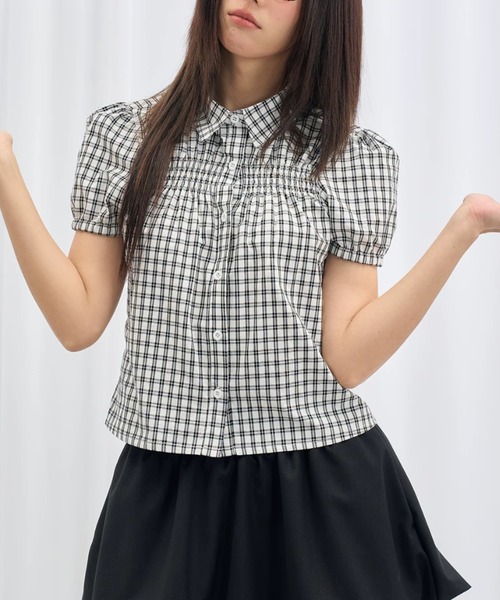 Sibra(シブラ)の「パフ袖チェックシャツブラウス(Tシャツ/カットソー・レディース・ブラック/レッド・M)」の7枚目の写真
