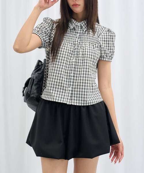 Sibra(シブラ)の「パフ袖チェックシャツブラウス(Tシャツ/カットソー・レディース・ブラック/レッド・M)」の6枚目の写真