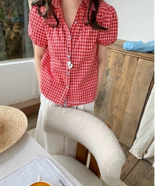 Sibra(シブラ)の「パフ袖チェックシャツブラウス(Tシャツ/カットソー・レディース・ブラック/レッド・M)」の16枚目の写真