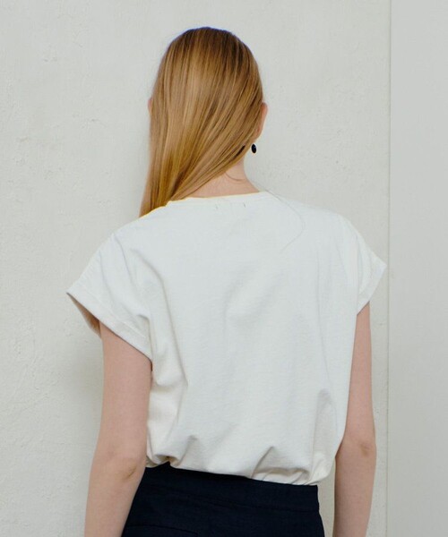 allureville（アルアバイル）の「ピグメントダイターンバックスリーブ T（Tシャツ/カットソー・レディース・アイボリー/ネイビー/ブルー・2）」の6枚目の写真