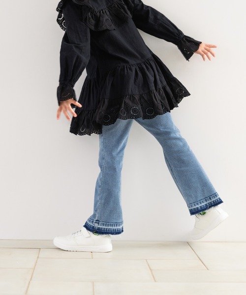 LOWRYS FARM(ローリーズファーム)の「デニムフレアパンツ 571655(デニムパンツ・キッズ・ライトブルー/ブルー・110cm/120cm/130cm/140cm/150cm)」の1枚目の写真