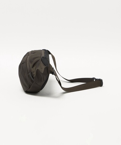 THE NORTH FACE(ザノースフェイス)の「<THE NORTH FACE>オリオン 3/ウエストバッグ(ボディバッグ/ウエストポーチ・レディース・ブラック/ダークブラウン・FREE)」の8枚目の写真