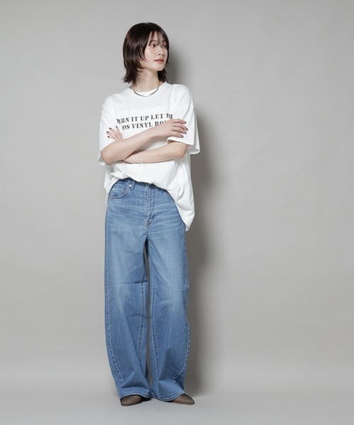 SOMETHING(サムシング)の「SOMETHING/HANA CURVE TAPERED(デニムパンツ・レディース・ライトブルー/ダークブルー・M/S)」の3枚目の写真