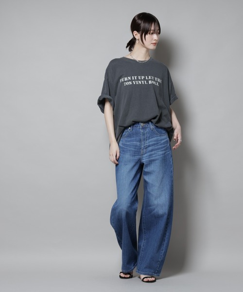 SOMETHING(サムシング)の「SOMETHING/HANA CURVE TAPERED(デニムパンツ・レディース・ライトブルー/ダークブルー・M/S)」の11枚目の写真