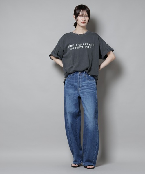 SOMETHING(サムシング)の「SOMETHING/HANA CURVE TAPERED(デニムパンツ・レディース・ライトブルー/ダークブルー・M/S)」の12枚目の写真