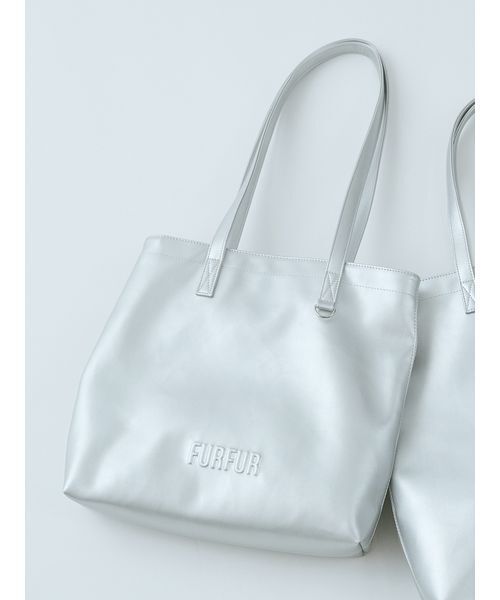 FURFUR(ファーファー)の「エンボスロゴトートバッグM(トートバッグ・レディース・アイボリー/ブラック/シルバー/ピンク/ラベンダー/サックスブルー・F)」の1枚目の写真
