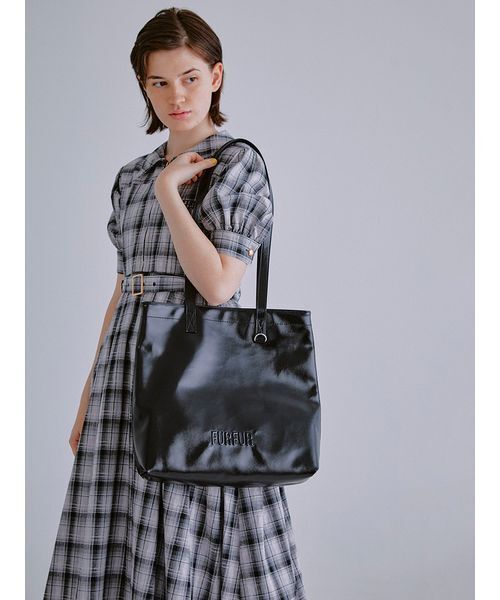 FURFUR(ファーファー)の「エンボスロゴトートバッグM(トートバッグ・レディース・アイボリー/ブラック/シルバー/ピンク/ラベンダー/サックスブルー・F)」の10枚目の写真