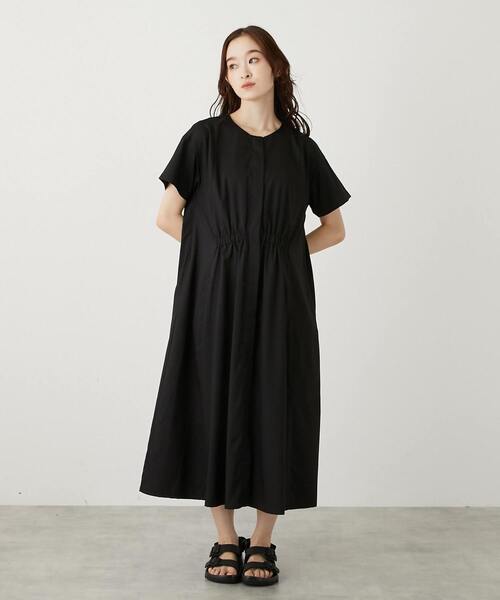 LOGEMENT DE CLAIRE(ロジュモンドクレール)の「フロントギャザーシャツワンピース(ワンピース・レディース・グレイッシュベージュ/ブラック/モカ・FREE)」の2枚目の写真