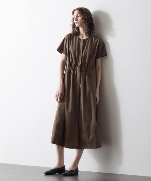 LOGEMENT DE CLAIRE(ロジュモンドクレール)の「フロントギャザーシャツワンピース(ワンピース・レディース・グレイッシュベージュ/ブラック/モカ・FREE)」の3枚目の写真