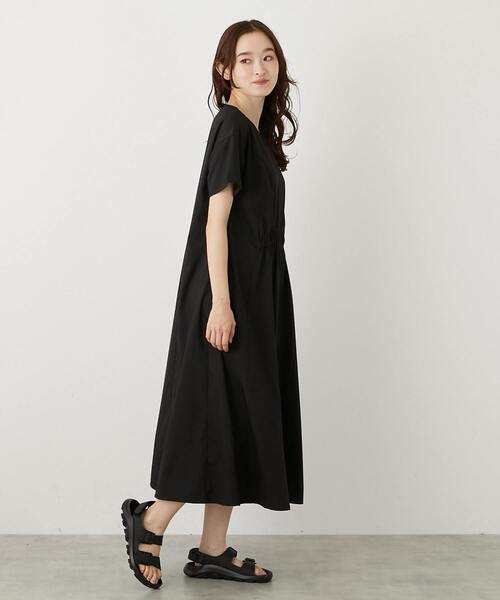 LOGEMENT DE CLAIRE(ロジュモンドクレール)の「フロントギャザーシャツワンピース(ワンピース・レディース・グレイッシュベージュ/ブラック/モカ・FREE)」の18枚目の写真