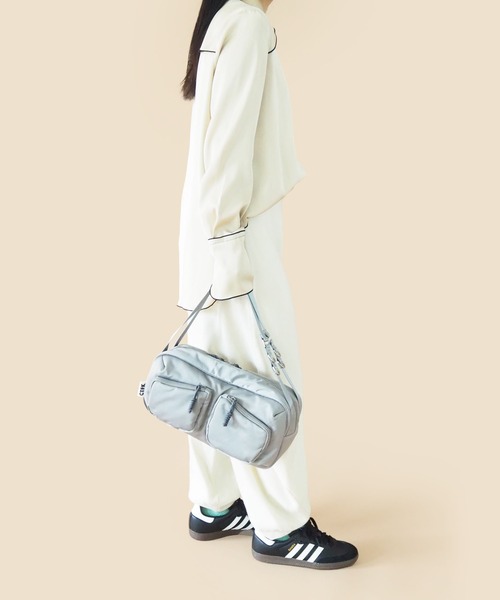 CONTROL FREAK（コントロールフリーク）の「CONTROL FREAK / CTFK（コントロールフリーク/シーティーエフケー）ナイロンboxy wide bag（ハンドバッグ・レディース・ベージュ/ブラック/グレー・FREE）」の10枚目の写真