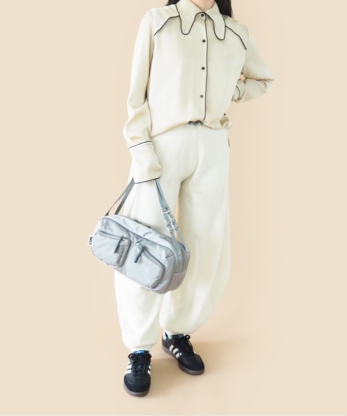 CONTROL FREAK（コントロールフリーク）の「CONTROL FREAK / CTFK（コントロールフリーク/シーティーエフケー）ナイロンboxy wide bag（ハンドバッグ・レディース・ベージュ/ブラック/グレー・FREE）」の11枚目の写真