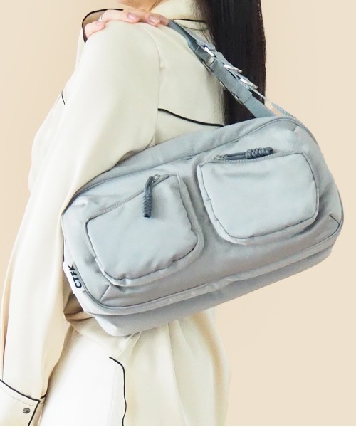 CONTROL FREAK（コントロールフリーク）の「CONTROL FREAK / CTFK（コントロールフリーク/シーティーエフケー）ナイロンboxy wide bag（ハンドバッグ・レディース・ベージュ/ブラック/グレー・FREE）」の5枚目の写真