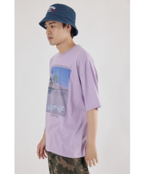 RODEO CROWNS WIDE BOWL(ロデオクラウンズワイドボウル)の「フォトグラフィックTシャツ(Tシャツ/カットソー・メンズ・ライトパープル/オフホワイト/ライトイエロー・MEDIUM/LARGE)」の6枚目の写真