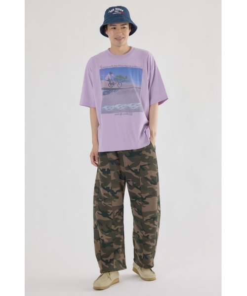 RODEO CROWNS WIDE BOWL(ロデオクラウンズワイドボウル)の「フォトグラフィックTシャツ(Tシャツ/カットソー・メンズ・ライトパープル/オフホワイト/ライトイエロー・MEDIUM/LARGE)」の8枚目の写真