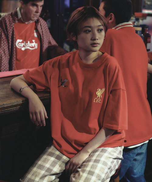 417 EDIFICE(フォーワンセブンエディフィス)の「【Liverpool FC / リバプール FC】 SUKA EMBROIDERY Tシャツ(Tシャツ/カットソー・メンズ・ブラック/ホワイト/レッド・SMALL/MEDIUM/LARGE/X-LARGE)」の6枚目の写真