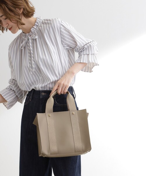 grove(グローブ)の「テープハンドルスクエア2WAYトート(トートバッグ・レディース・ナチュラル/ライトベージュ/ブラック・00)」の4枚目の写真
