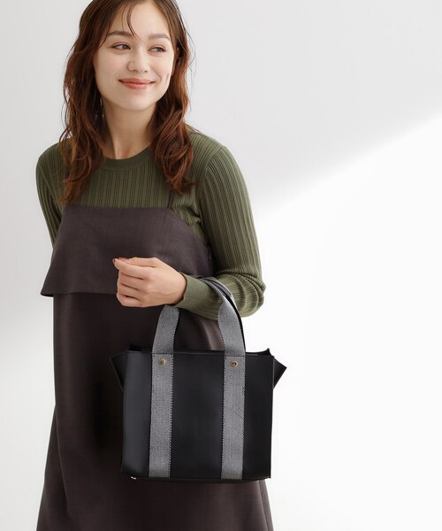 grove(グローブ)の「テープハンドルスクエア2WAYトート(トートバッグ・レディース・ナチュラル/ライトベージュ/ブラック・00)」の8枚目の写真