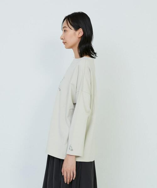 ADIEU TRISTESSE(アデュートリステス)の「星座プリントロングスリーブTシャツ(Tシャツ/カットソー・レディース・ベージュ/ネイビー/オフホワイト・FREE)」の6枚目の写真