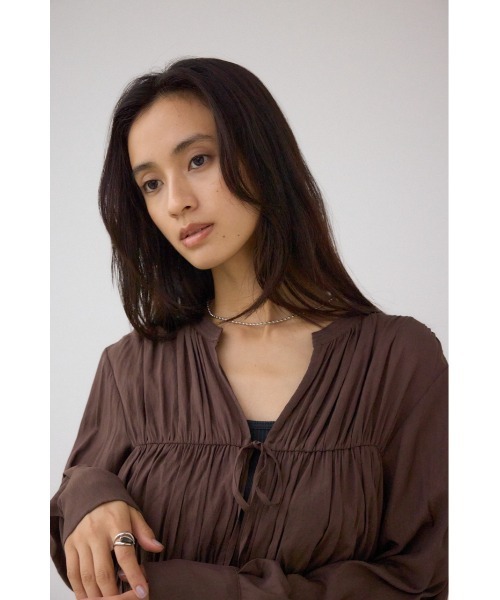 AZUL by moussy(アズールバイマウジー)の「フロントリボン長袖シャツカーディガン(カーディガン/ボレロ・レディース・ブラック/アイボリー/ブラウン・FREE)」の5枚目の写真