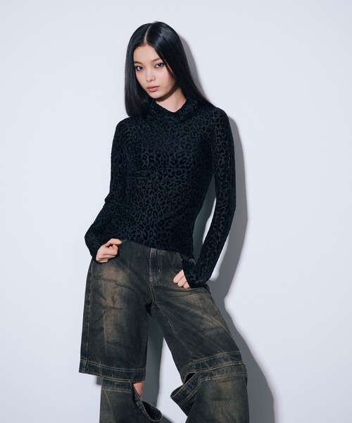 anna sui nyc(アナ スイ エヌ ワイ シー)の「総柄シアータートルネック(Tシャツ/カットソー・レディース・ブルー/ブラック・FREE)」の4枚目の写真
