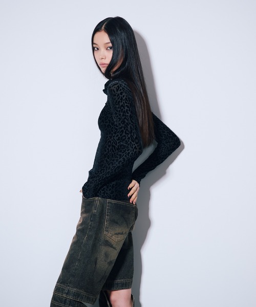 anna sui nyc(アナ スイ エヌ ワイ シー)の「総柄シアータートルネック(Tシャツ/カットソー・レディース・ブルー/ブラック・FREE)」の5枚目の写真